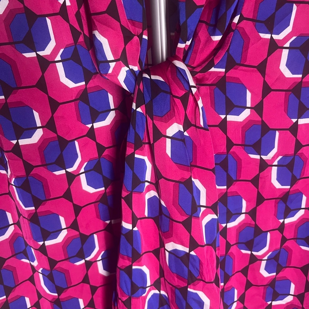 Bar III Geo Print Tie-Neck Blouse – Size 2X (NWT) - Picture 3 of 4